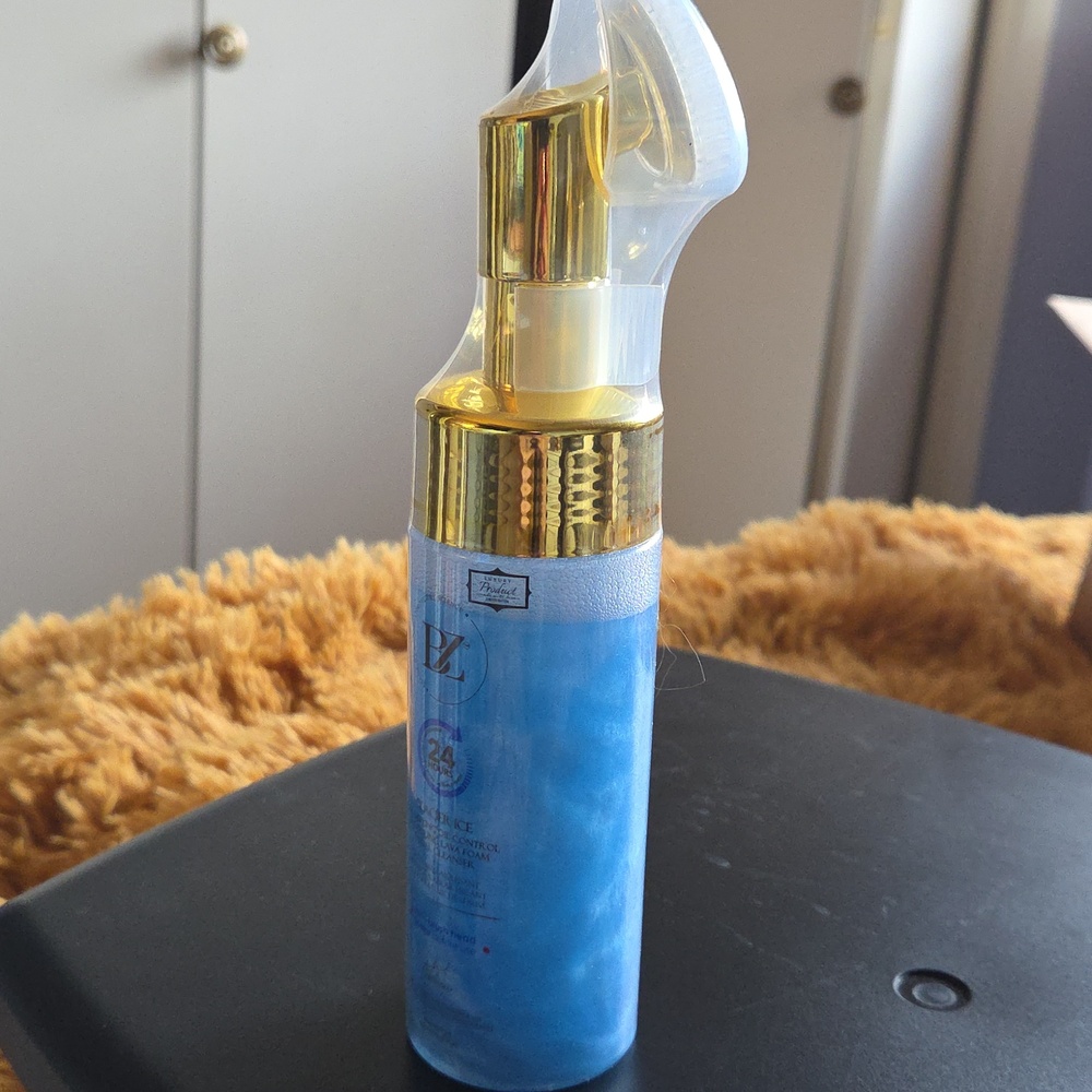 Below Zero Glacier Ice Age Defying Oil Control & Cooling Lava Foam Facial Cleans - Picture 5 of 5